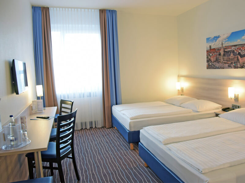 AMBER ECONTEL München: WOHNBEISPIEL – ROOM EXAMPLE AMBER ECONTEL München: WOHNBEISPIEL – ROOM EXAMPLE