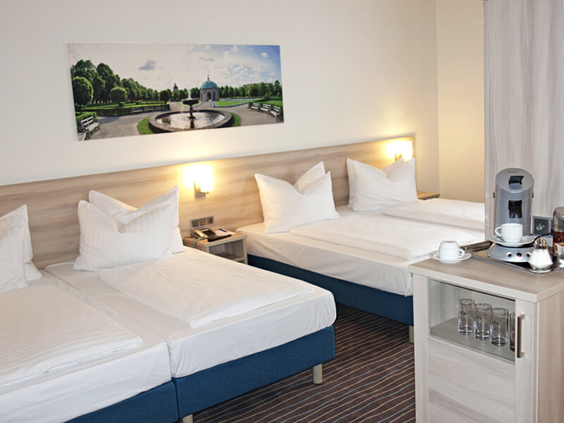 AMBER ECONTEL München: WOHNBEISPIEL – ROOM EXAMPLE AMBER ECONTEL München: WOHNBEISPIEL – ROOM EXAMPLE